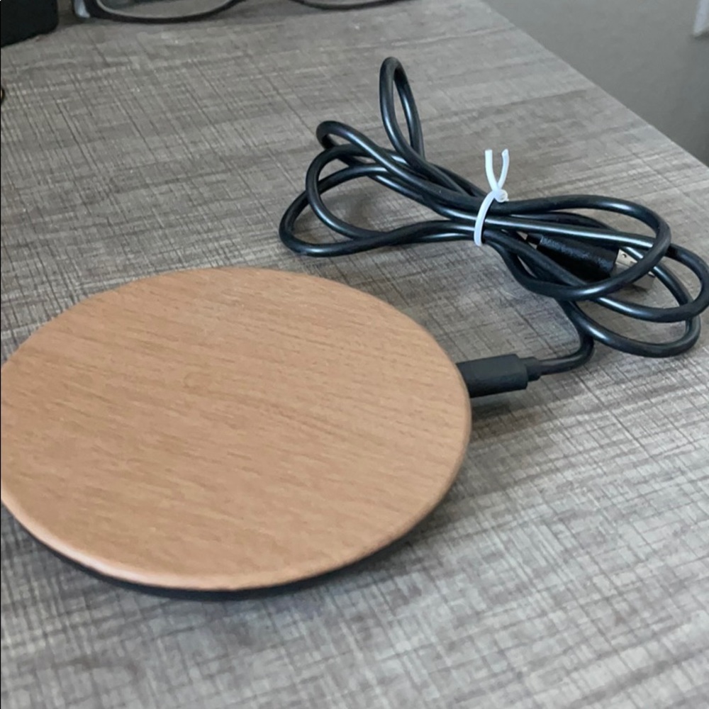Wireless rubberized wood charging pad - Picture 6 of 6